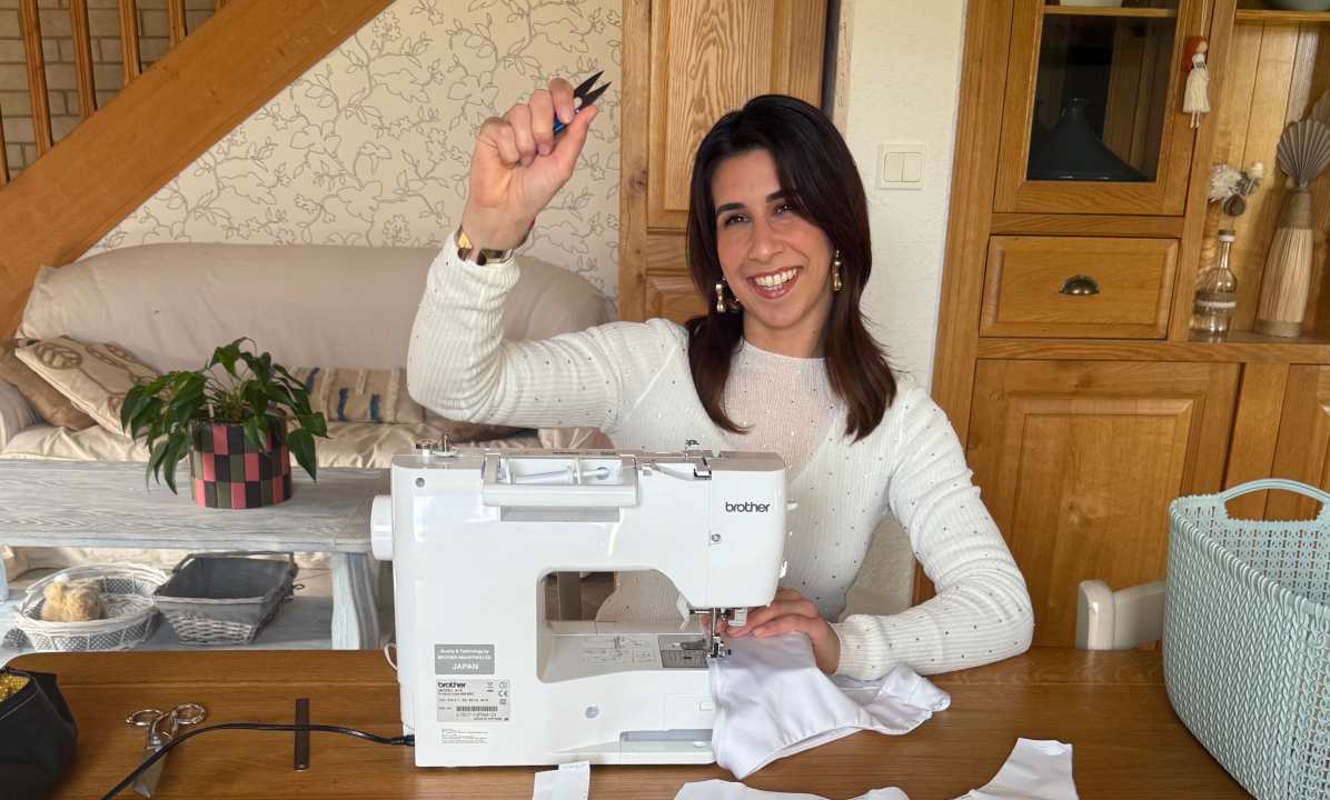 Coline en plein atelier couture